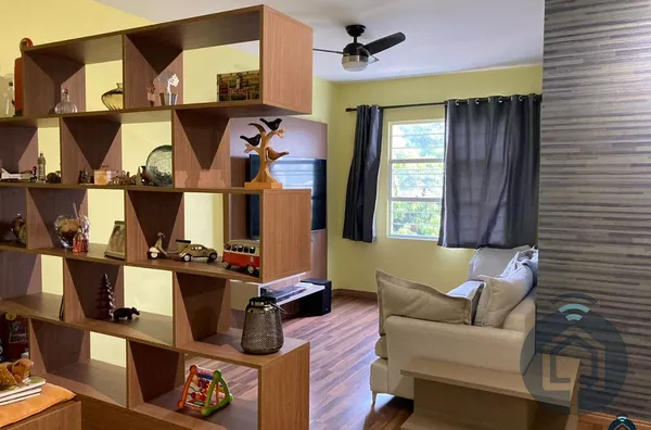 Apartamento com móveis planejados 