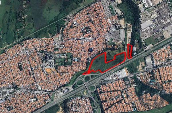 Terreno à venda em São José dos Campos com acesso direto à Dutra!