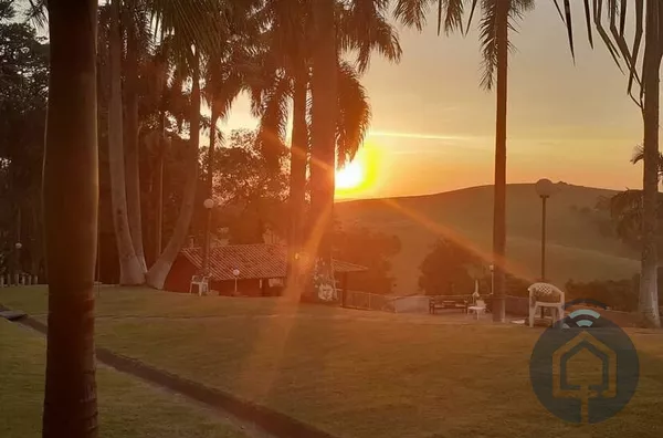 Seu Refúgio Perfeito: Chácara com Salão de Festas e Piscina
