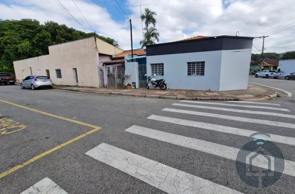 Casa no Cambará à Venda – Excelente para Moradia ou Negócio