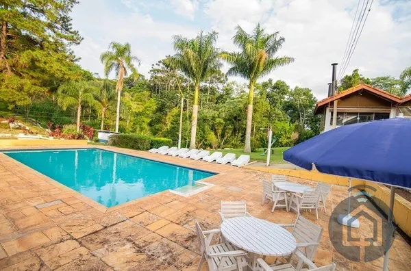 Natureza e Conforto: Sítio Exclusivo em Mairinque!