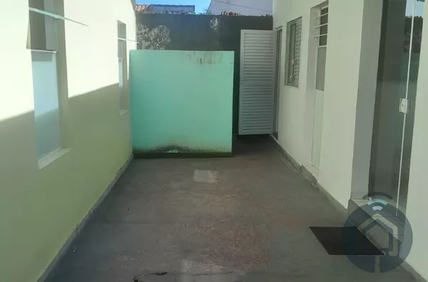 Espaço Comercial para Locação no Jardim Bandeirantes - São Roque: O Local Ideal para Seu Negócio!