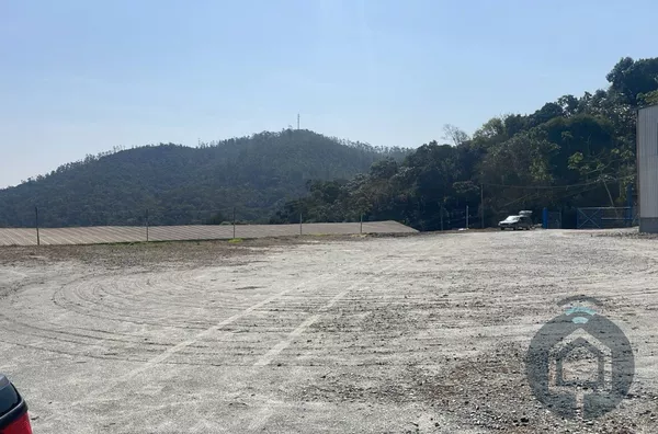 Galpão para Aluguel em Santana de Parnaíba - Localização Privilegiada de Frente para a Castelo Branco