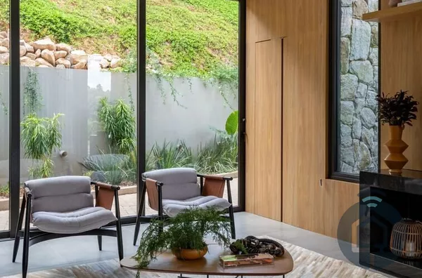 Exclusividade e Elegância – Casa Contemporânea e Vista Deslumbrante