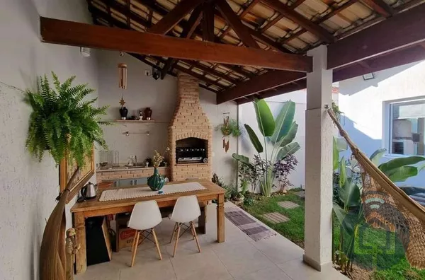 Encontre seu novo lar: Casa Térrea em Condomínio!