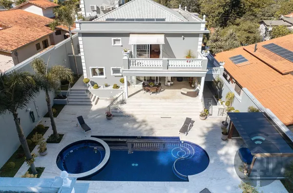 "Estilo de Vida Sofisticado: Explore Cada Faceta desta Casa de Alto Padrão