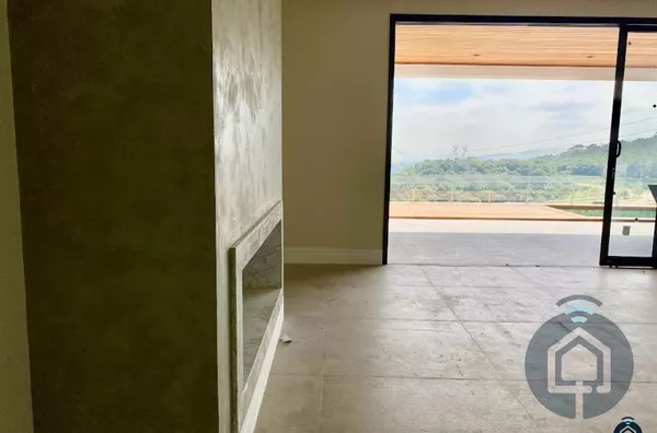 Casa de alto padrão em condomínio fechado 