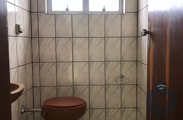 Sala comercial no centro de São Roque 