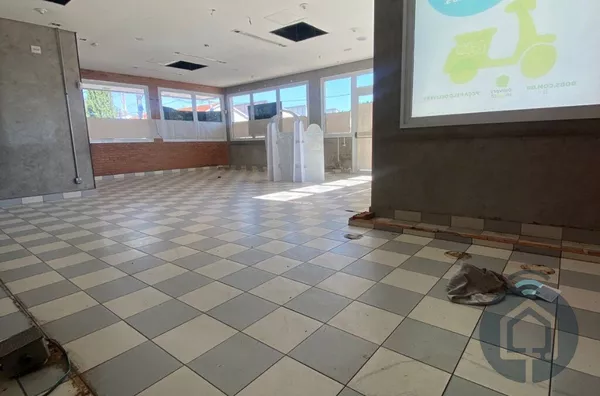 Amplo Imóvel Comercial no Centro de São Roque – Antigo Bob’s