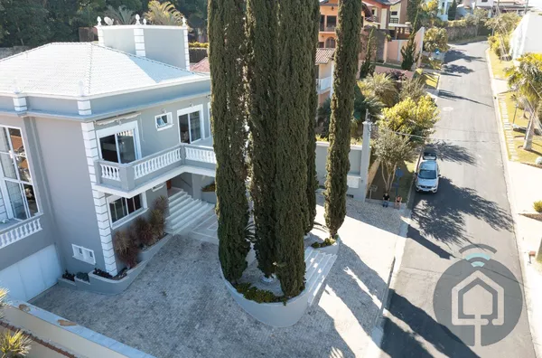 "Estilo de Vida Sofisticado: Explore Cada Faceta desta Casa de Alto Padrão