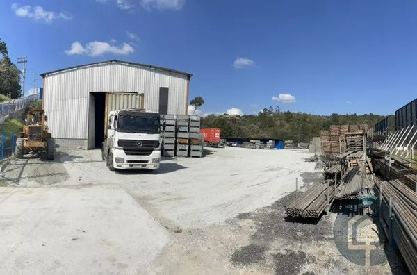 Galpão para Aluguel em Santana de Parnaíba - Localização Privilegiada de Frente para a Castelo Branco