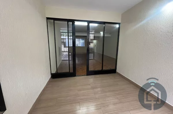 Casa Comercial Ampla e Versátil – Pronto para sua Empresa