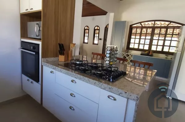 Viva Bem em São Roque: Chácara com Design Elegante e Área de Lazer