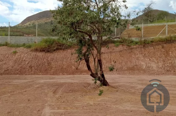 Amplo Terreno de 2.600 m² à Venda, com Documentação em Dia!