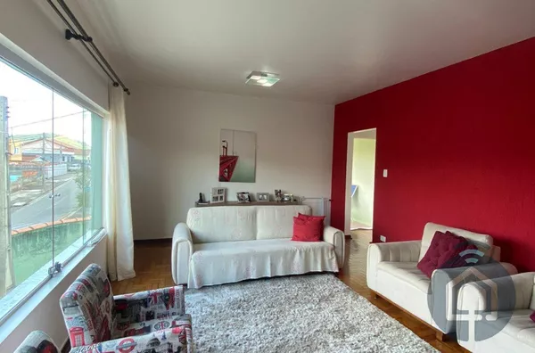 Espaço e Conforto em São Roque: Casa de 3 Quartos com Edícula no Jardim Brasil