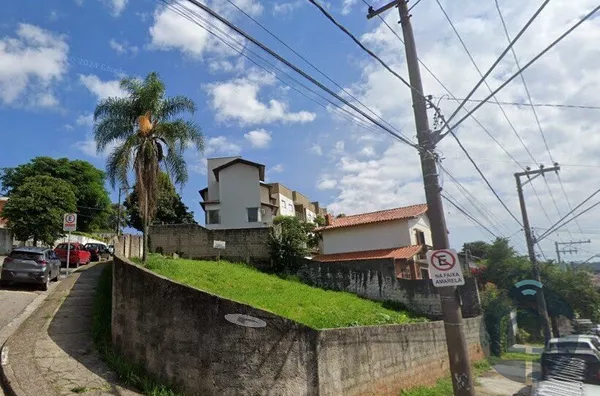Localização Estratégica: Terreno Ideal para Projetos Comerciais ou Residenciais