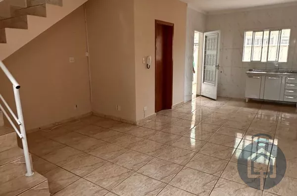 Sobrado para aluguel, 2 quarto(s),  Vila Santa Rosália, São Roque