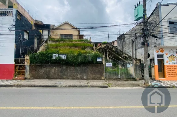 Casa com 600m² de Terreno no Centro de São Roque!