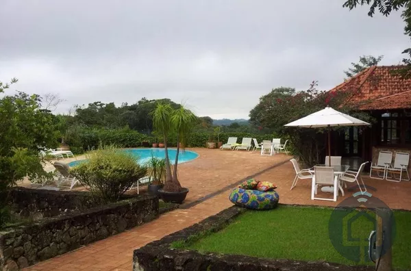 Sítio à Venda na Estrada do Vinho, São Roque: 22.000 m² com Chalé e Lazer Completo