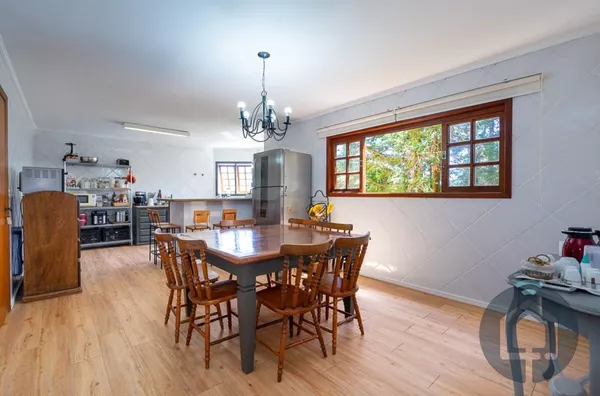 Casa de Alto Padrão com Suítes Exclusivas e Vista para a Mata Atlântica