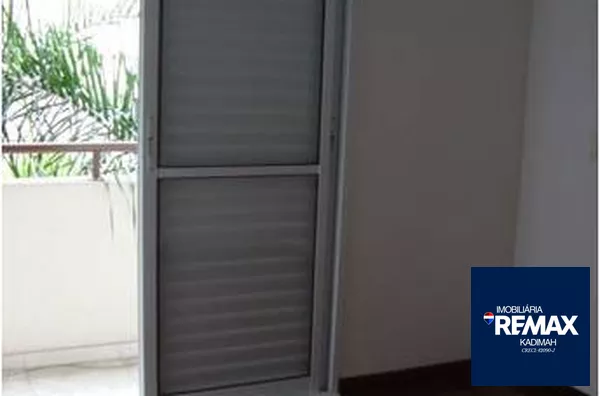 2 dormitórios, sala para dois ambientes, banheiro, duas varandas, cozinha e área de serviço