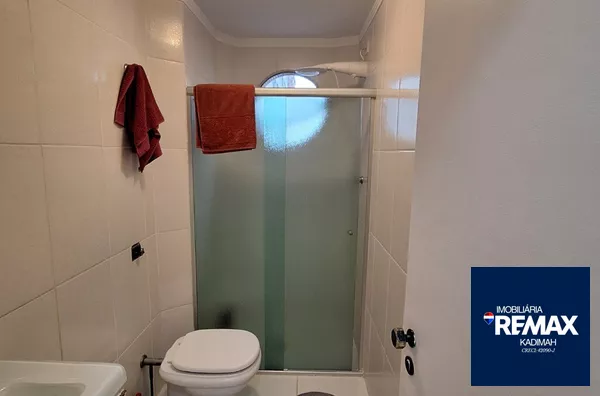1 dormitório, 1 banheiro, 1 vaga de garagem, encontra-se mobiliado, localizado em condomínio, com churrasqueira e serviço de praia. - Foto 11