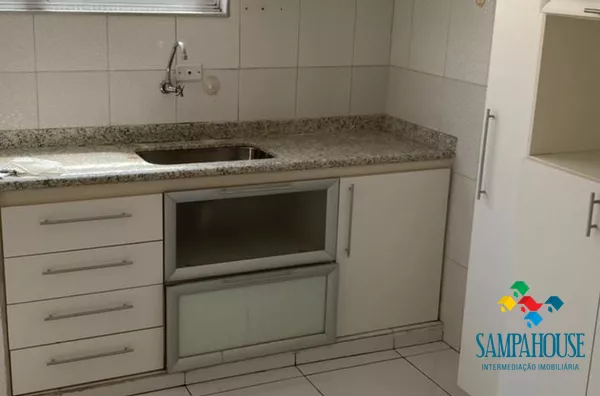 Apartamento reformado, silencioso, muita luz natural. Armários planejados, porcelanato, bem ventilado, 2 dormitórios amplos! - Foto 4