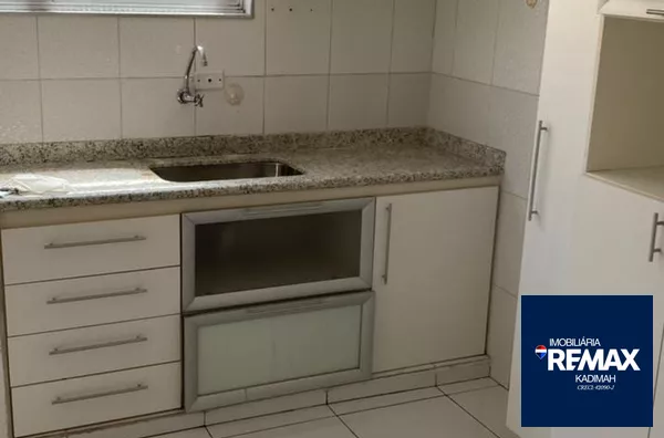 Apartamento reformado, silencioso, muita luz natural. Armários planejados, porcelanato, bem ventilado, 2 dormitórios amplos!