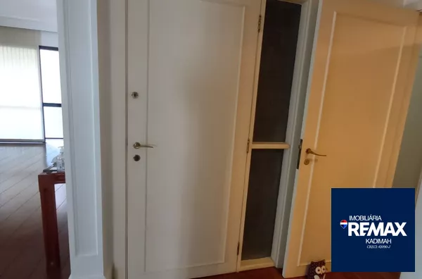 4 suítes – 1 das suítes tem 1 closet 1 lavabo 4 vagas 250 metros em Higienópolis!