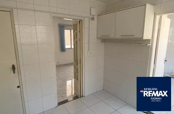 Apartamento reformado, silencioso, muita luz natural. Armários planejados, porcelanato, bem ventilado, 2 dormitórios amplos!