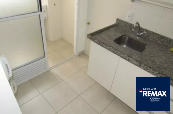2 dormitórios, 1 banheiro, terraço grande com vidros/cortina - Foto 6