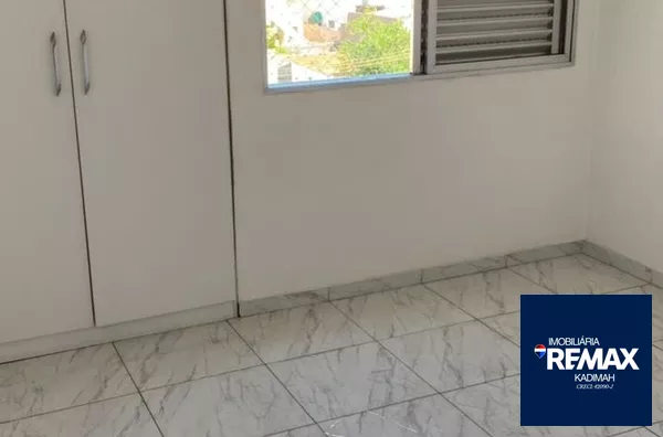 Apartamento reformado, silencioso, muita luz natural. Armários planejados, porcelanato, bem ventilado, 2 dormitórios amplos! - Foto 11