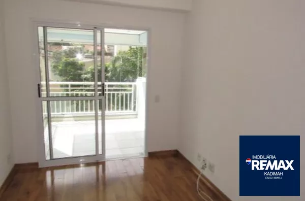 2 dormitórios, 1 banheiro, terraço grande com vidros/cortina - Foto 4