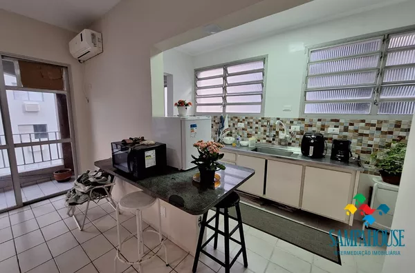 1 dormitório, 1 banheiro, 1 vaga de garagem, encontra-se mobiliado, localizado em condomínio, com churrasqueira e serviço de praia. - Foto 3