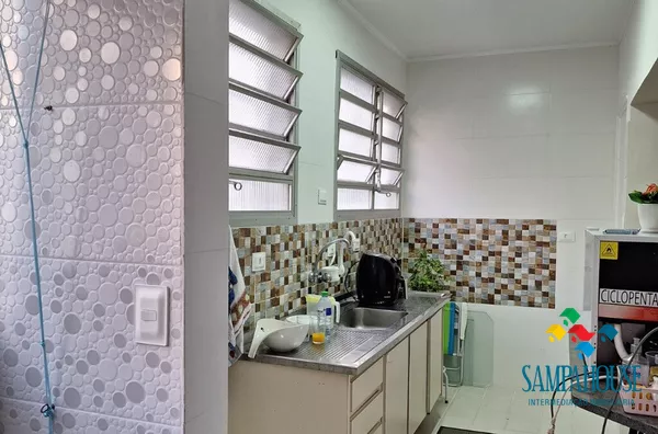 1 dormitório, 1 banheiro, 1 vaga de garagem, encontra-se mobiliado, localizado em condomínio, com churrasqueira e serviço de praia. - Foto 6