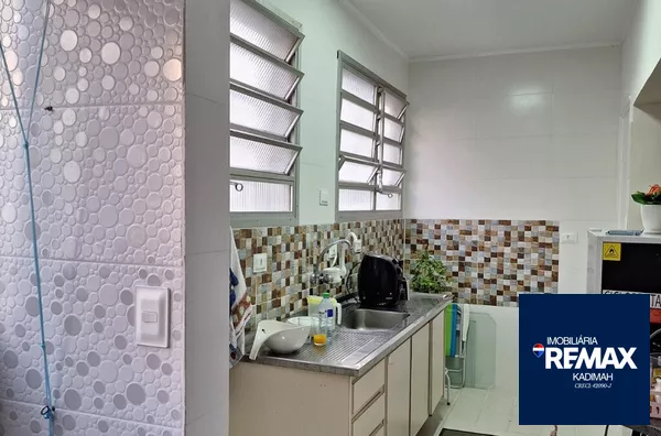 1 dormitório, 1 banheiro, 1 vaga de garagem, encontra-se mobiliado, localizado em condomínio, com churrasqueira e serviço de praia. - Foto 6