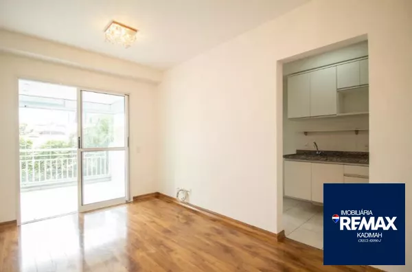 2 dormitórios, 1 banheiro, terraço grande com vidros/cortina - Foto 2