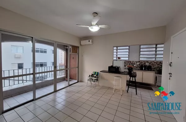 1 dormitório, 1 banheiro, 1 vaga de garagem, encontra-se mobiliado, localizado em condomínio, com churrasqueira e serviço de praia. - Foto 2