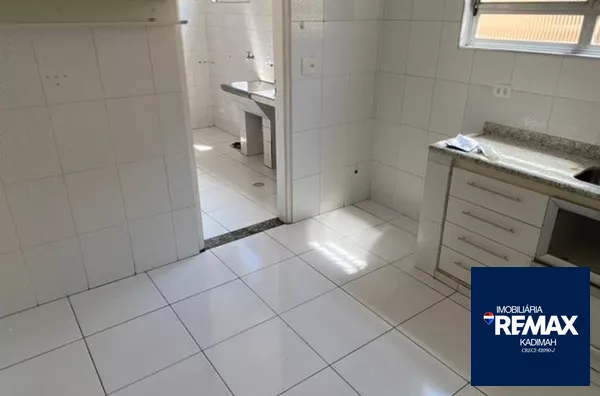 Apartamento reformado, silencioso, muita luz natural. Armários planejados, porcelanato, bem ventilado, 2 dormitórios amplos! - Foto 7