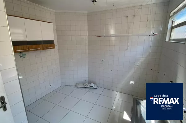 Apartamento reformado, silencioso, muita luz natural. Armários planejados, porcelanato, bem ventilado, 2 dormitórios amplos! - Foto 8