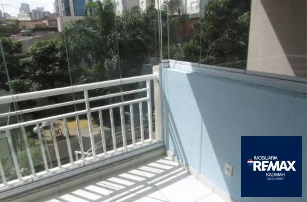 2 dormitórios, 1 banheiro, terraço grande com vidros/cortina - Foto 1