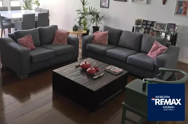 3 dormitórios, sala ampla e pé direito alto, 1 suite e 2 vagas de garagem 