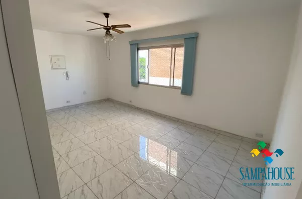 Apartamento reformado, silencioso, muita luz natural. Armários planejados, porcelanato, bem ventilado, 2 dormitórios amplos! - Foto 1