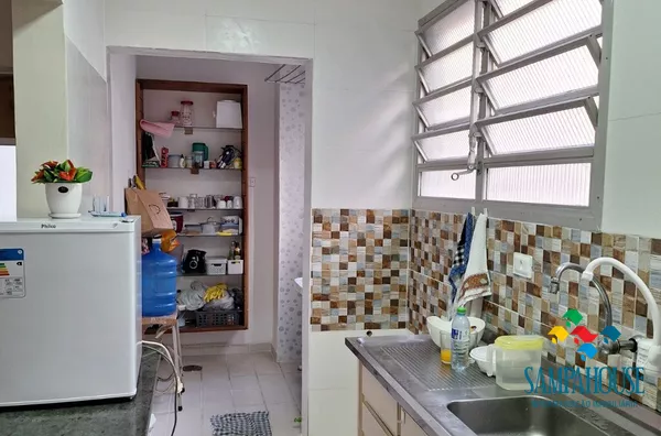 1 dormitório, 1 banheiro, 1 vaga de garagem, encontra-se mobiliado, localizado em condomínio, com churrasqueira e serviço de praia. - Foto 5