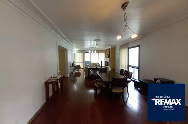 4 suítes – 1 das suítes tem 1 closet 1 lavabo 4 vagas 250 metros em Higienópolis!
