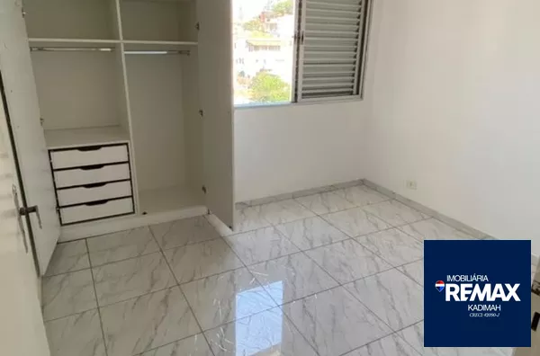 Apartamento reformado, silencioso, muita luz natural. Armários planejados, porcelanato, bem ventilado, 2 dormitórios amplos! - Foto 13