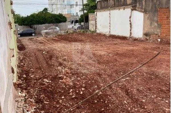 Terreno inteiro no Jd. Alvorada