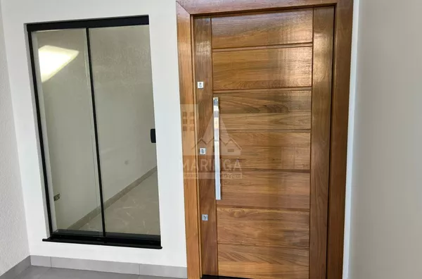 porta principal em madeira maciça pivotante