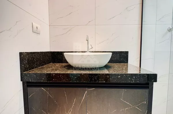 banheiro com armario 