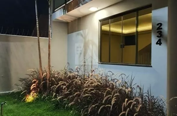 OPORTUNIDADE! Sobrado com 4 quartos próximo a Mandacaru, Maringá.